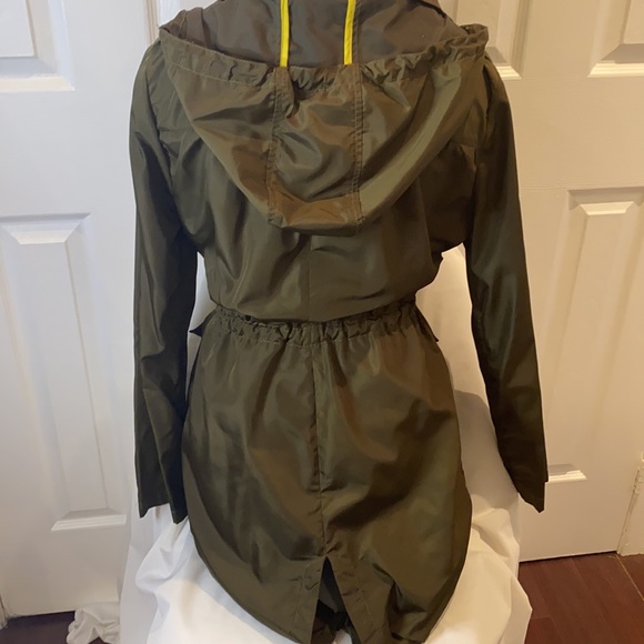 Gorgeous olive green and gold bcbg spring jacket - Picture 4 of 4